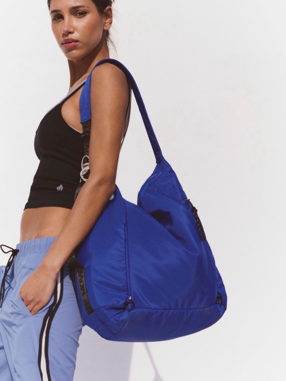 New FP Movement No Time Zones Carryall Tote in Electric Shock Blue w/ Mini Pouch - Picture 11 of 16